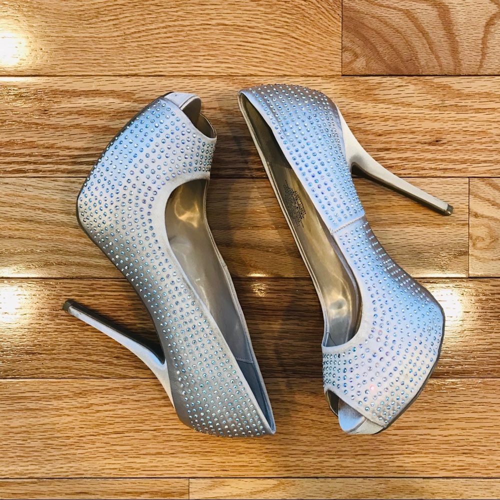 JENNIFER LOPEZ HEELS